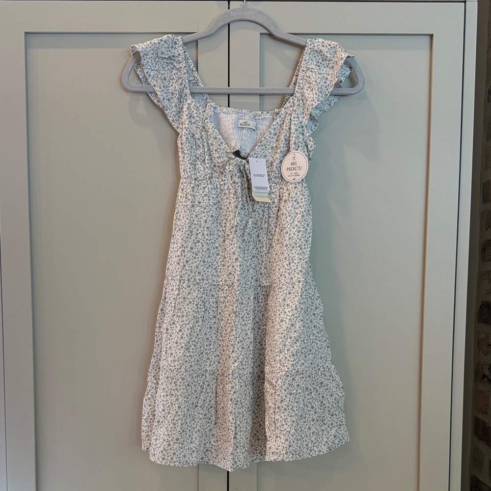 HOLLISTER  Floral Ruffle Sleeve Dress - White with Green Print